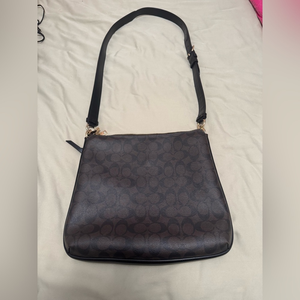 Coach 2 tone brown signature crossbody bag in mint condition - Picture 2 of 3